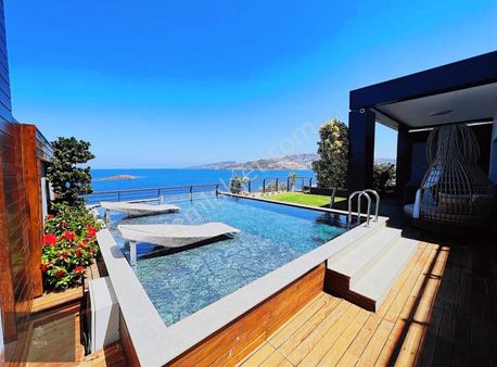 Yalıkavak Tilkicik'te Denize Sıfır Kiralık Ultra Lüks Villa