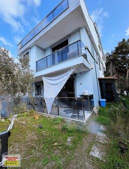 Mordoğan Emlaktan Merkezde Eşyalı 4+1 Tripleks Satılık Yazlık