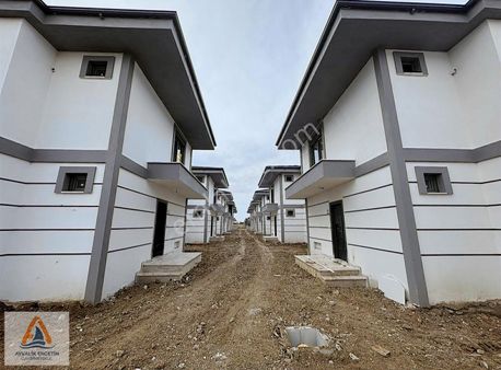 Ayvalık Altınova Sahile Yakın Sıfır Yerden Isıtma 3+1 Villalar