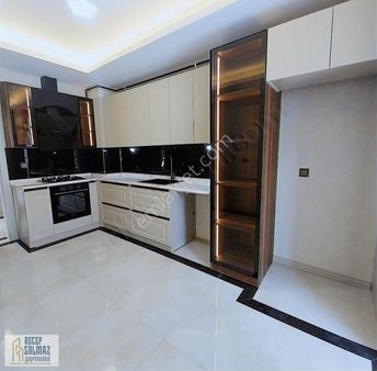 Uluğbey Mahallesinde Satılık Lüx 3+1 Daireler Site İcerisi