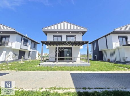 Ayvalık Altınova'da Denize Sıfır Satılık Villa