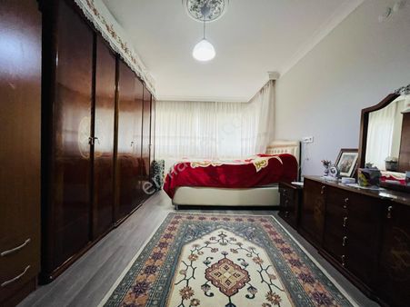 Duralialıç'da Şehitler Cad. Yakını Asansörlü Katta 3+1 Satılık Daire !!!