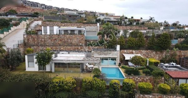 Agr Group'tan Konacık'ta Tek Katlı Müstakil Havuzlu Eşyalı Villa