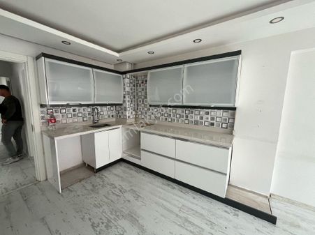 Topçu Asım Mahallesisakarya Caddesindekırmızı Köprü Civarı3+1 Açık Mutfak 120m2