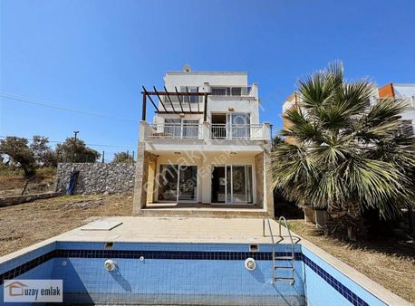 Kıyıkışlacık'da Site İçerisinde Havuzlu Villa