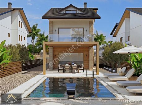 Karlık Gayrimenkulden Foça Da Satılık 5+1 Lüx Villa