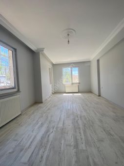 Nusratiye Mahallesinde Satılık 2+1 12 Yıllık Daire