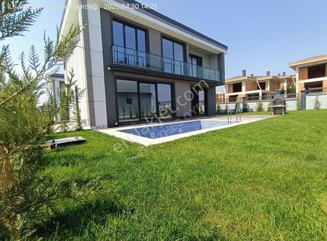 Brothersdan Önerlerde 380m2 5+1 Sıfır İskanlı Satılık Villa