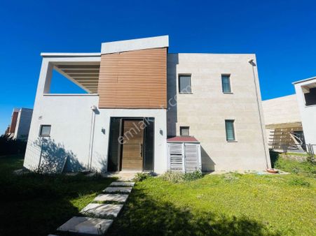 *saygın* Plajlı Güvenlikli Havuzlu Site Deniz Manzaralı Villa