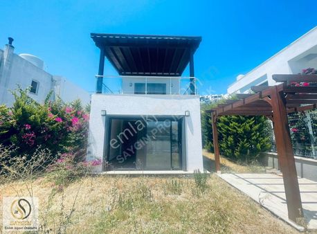 Akyarlar Fenerde Tam Müstakil Satılık Yenilenmiş 3+1 Villa