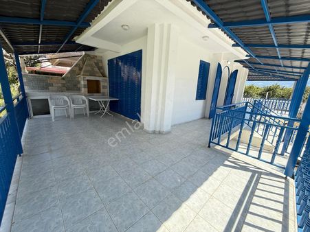 Kuşadasi Davutlar 'da Denize 1 Km Esyali Villa