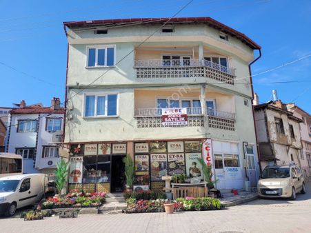 İlbey // Şuhut Merkez Çarşıda 2 Dükkan + 2 Daireli Komple Bina