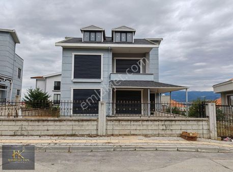 Nilüfer 19 Mayıs Mah. 5+1 435 M2 Kullanım 500 M2 Arsa İçinde