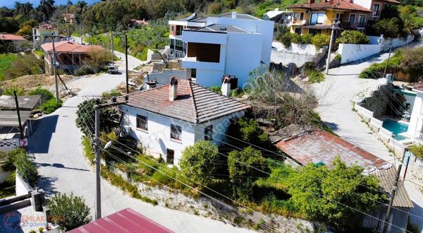 Ula Ataköy Mahallesi'nde Satılık Köy Evi Ve Arsası