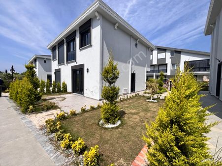 Didim'de Ortak Havuzlu Sitede 3+1 Sıfır Villa