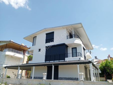 Antalya Belek Kadriye’de 4+1 Site İçerisinde Havuzlu Bakımlı Lüks Satılık Tripleks Villa