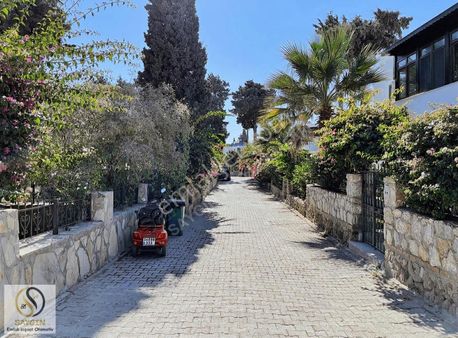 Site İçinde Müstakil Villa... Akyarlar Fener Yakını...