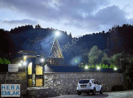 Ahşap Ve Doğal Taşın Bir Araya Geldiği Muhteşem Bir Mimari Yapı