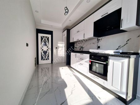 Akçay Özgüven Emlak'tan Sıfır Yapım 2+1 Ön Cephe Ebeveyn Banyolu