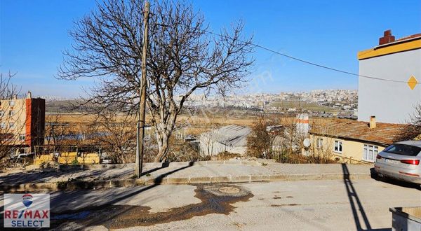 Yarımburgaz'da Satılık Göl Manzaralı Konut Imarlı Arsa