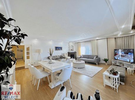 Florya Üstündağ Evlerinde 2000 Yapımı 4+1 Satılık Ara Kat Daire