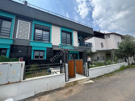 Didim Akbük Uslu Sitesinde Denize 200m Mesafede 3+1 Açık Mutfaklı Bahçeli Teraslı Sıfır Villamız