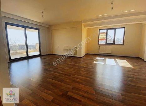 1200 Evlerde 4+1 - 220m² Havuzlu Sitede 2.kat Satılık Daire