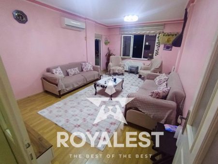 Royalest Ten Karataş'ta Tramvaya Yakın Cadde Üstü 3+1 Daire