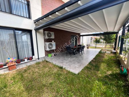 Seyrek Yücesoy Mahalle'de Ful Eşyalı, Dubleks, Havuzlu, Müstakil Tadında 3+1 Daire