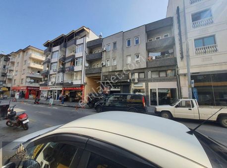 Şehrin Merkezinde Geniş Daire