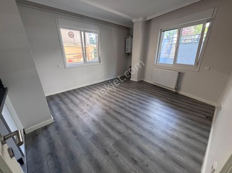 Adatepe Sahile Marmaray Durağına Yakın Yeni Bina 1+1