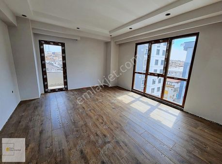 Bahçelievler Soğanlı Da Site İçi 2+1 75 M² Daire