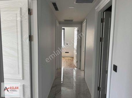 Çengelköyde 3 Bloklu Site İçinde 4+1 Arakat Daire 150 M2