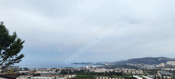 Kusadası Karaova Mevki Özel Havuzlu Deniz Manzaralı 4+1