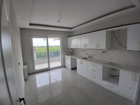 Akçay Emlak'tan Akşehir Yarenler Kapalı Pazar Civarı Garajlı Satılık Sıfır 3+1 Daire