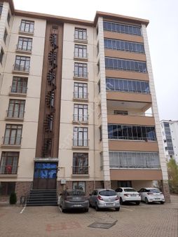 Çayda Çıra Mah Akgün Üstü Siteli Satlık 4+1 Ara Kat Daire