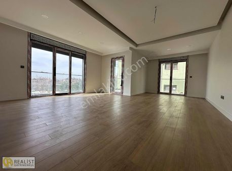 Çengelköy Bahçelievlerde Cadde Üzerinde Ultra Lux 3+1 Daire