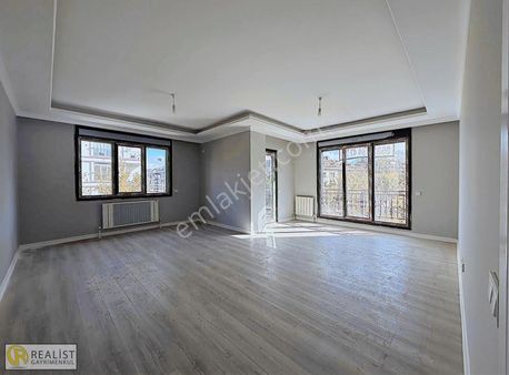 Bahçelievler Mahallesinde Süper Konumda Çok Geniş 3+1 Lüx Daire