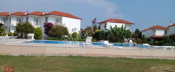 Milas Ören Şavklı Sitesinde 105 Metrekare Havuzlu Köşe Başı Eşyalı