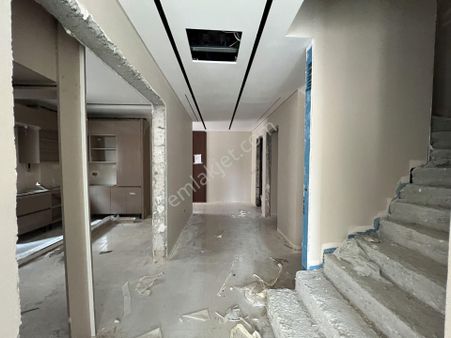 Bahçeşehir 1. Kısım'da Fırsat 4+1 Satılık Villa