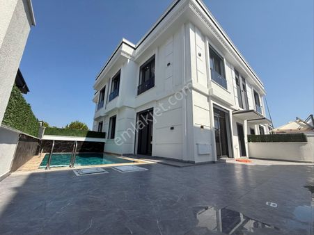 Çamlıkta Satılık Havuzlu Villa