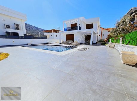 Akbük'de Full Eşyalı 600m2 Arsa'ya Sahip Beyaz Saray