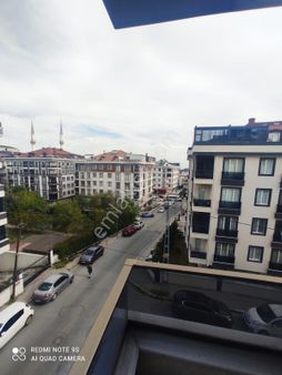 Beylikdüzü Kavaklı Merkezde 2+1 110m2 3 Kat Büyük Balkonlu Satılık Daire