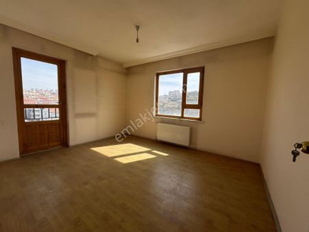 Şafaktepe Mah 3+1 Kat 3 Arka Cephe Güney Bağımsız 120 M2