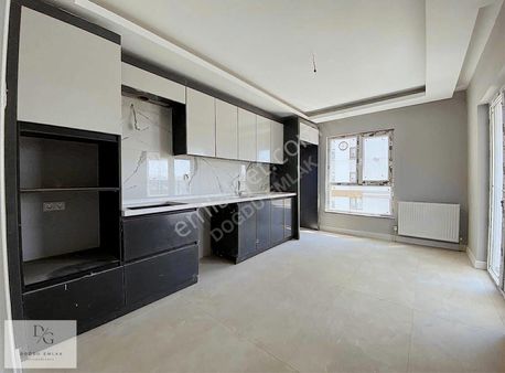 Doğdu Emlak'tan Merkezi Konum Ana Cadde Üzeri Sıfır Sitede 3'5+1