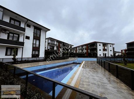 Karasu Özmen Emlaktan Havuzlu Site İçinde Sıfır Bahçeli 2+1