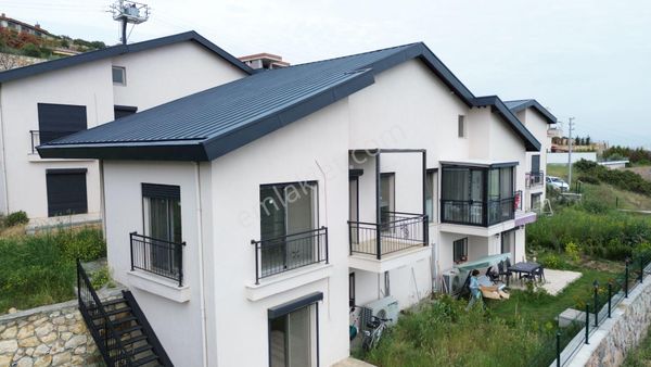 Turyap Foça'dan Foçaköy'de Site İçinde Satılık Dubleks Villa