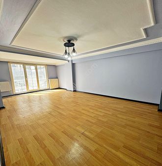 Metrobüse Marmara Park Avm Ye Çık Yakın 2+1 130m2 Satılık Daire