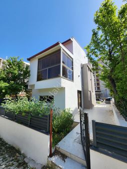 Kadınlar Denizin De Denize 80 M Mesafede Full Tadilatlı Villa