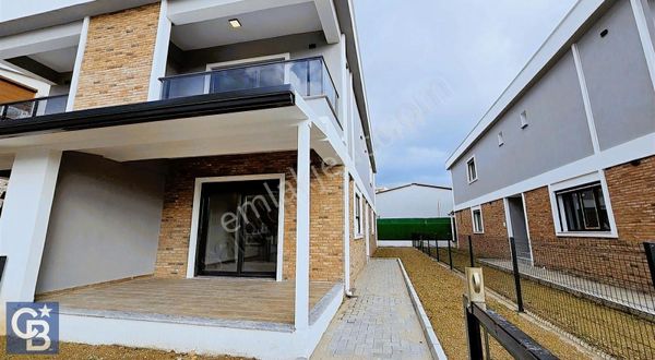 Coldwell Banker'dan Şakranda Denize 300m Mesafede Satılık Villa